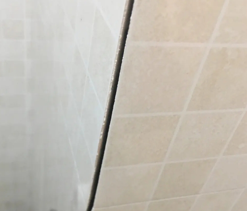 伊犁哈萨克瓷砖空鼓维修公司分享阳台瓷砖脱落的修复过程可以分为以下几个步骤