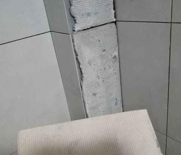 伊犁哈萨克瓷砖空鼓维修公司分享下厨房瓷砖脱落的补救措施。